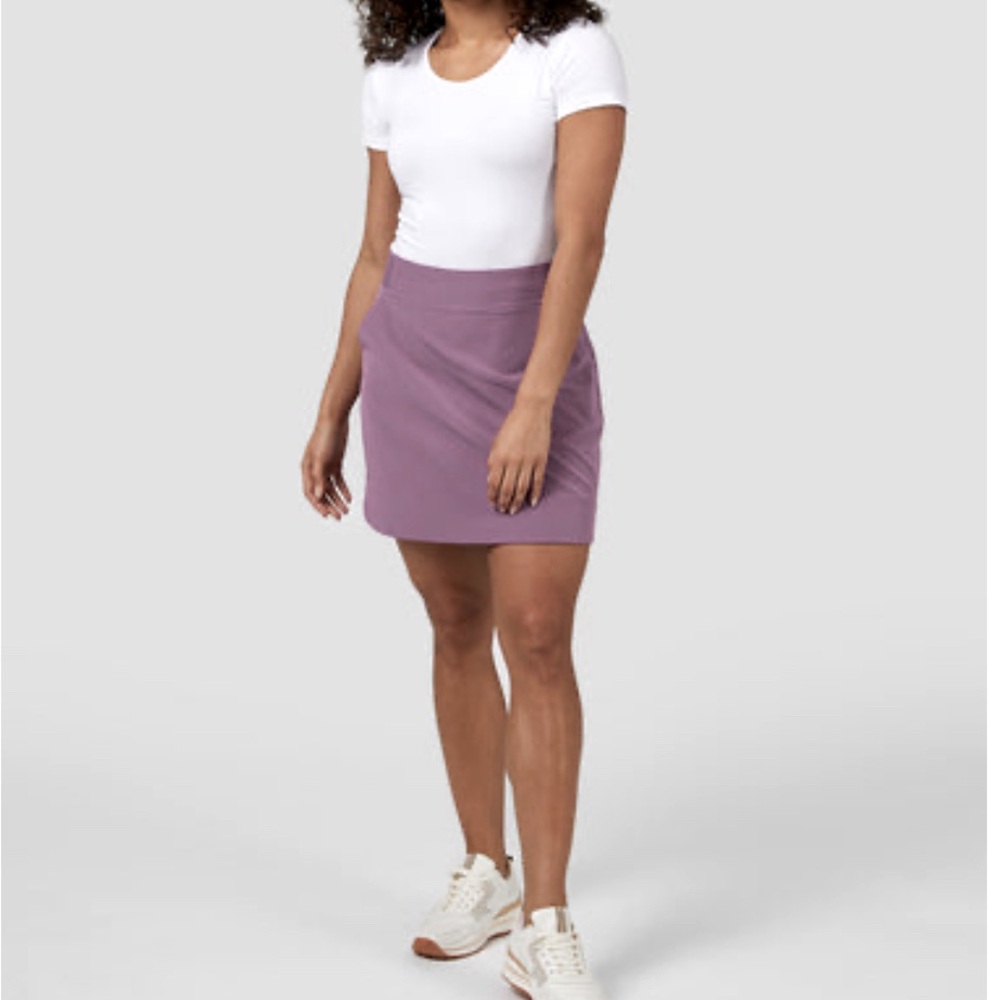 WOMEN'S FLYWEIGHT WOVEN SKORT